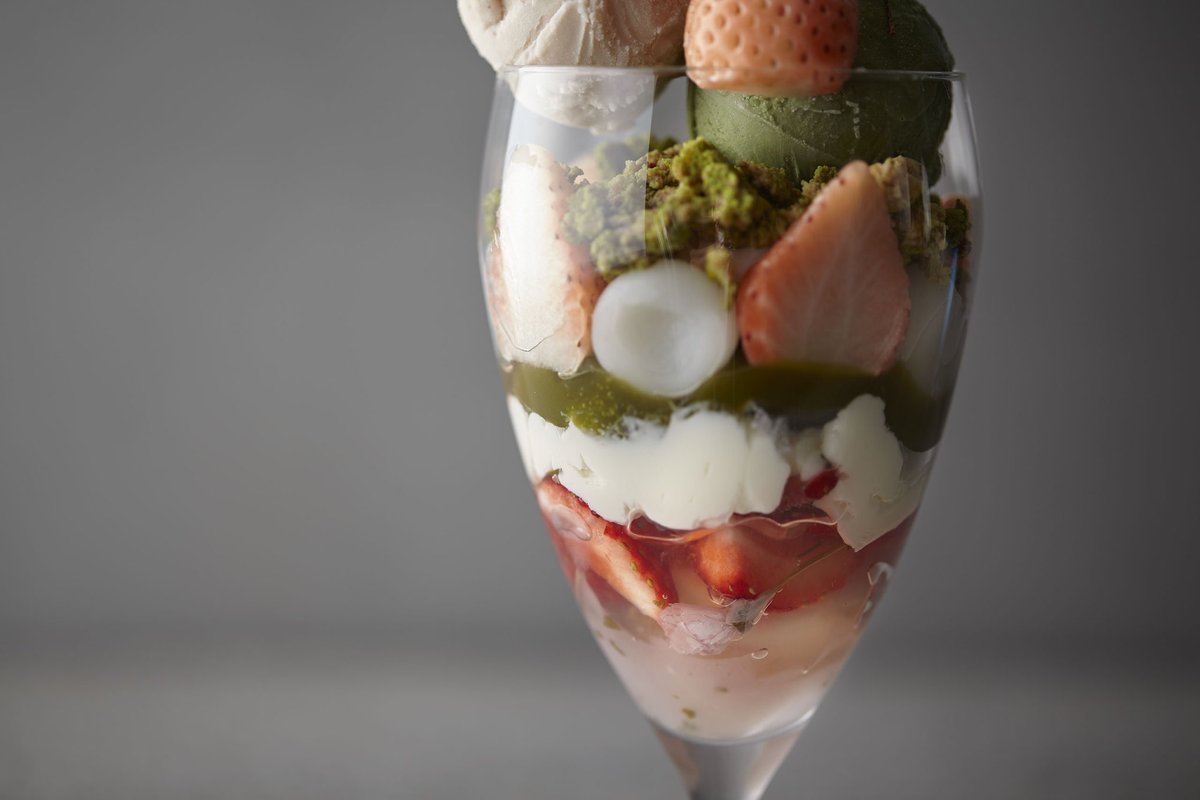 Patisserie Asako Iwayanagi على تويتر パルフェジャポネ 桜と蓬 ヨモギ 桜餡ジェラートと蓬ジェラートに桜の葉や花 白イチゴを合わせた春らしい桜のパフェ その他 蓬のクラックラン 白玉 とちおとめ 蓬の葛ジュレ 酒粕ブラマンジェ イチゴの桜マリネ