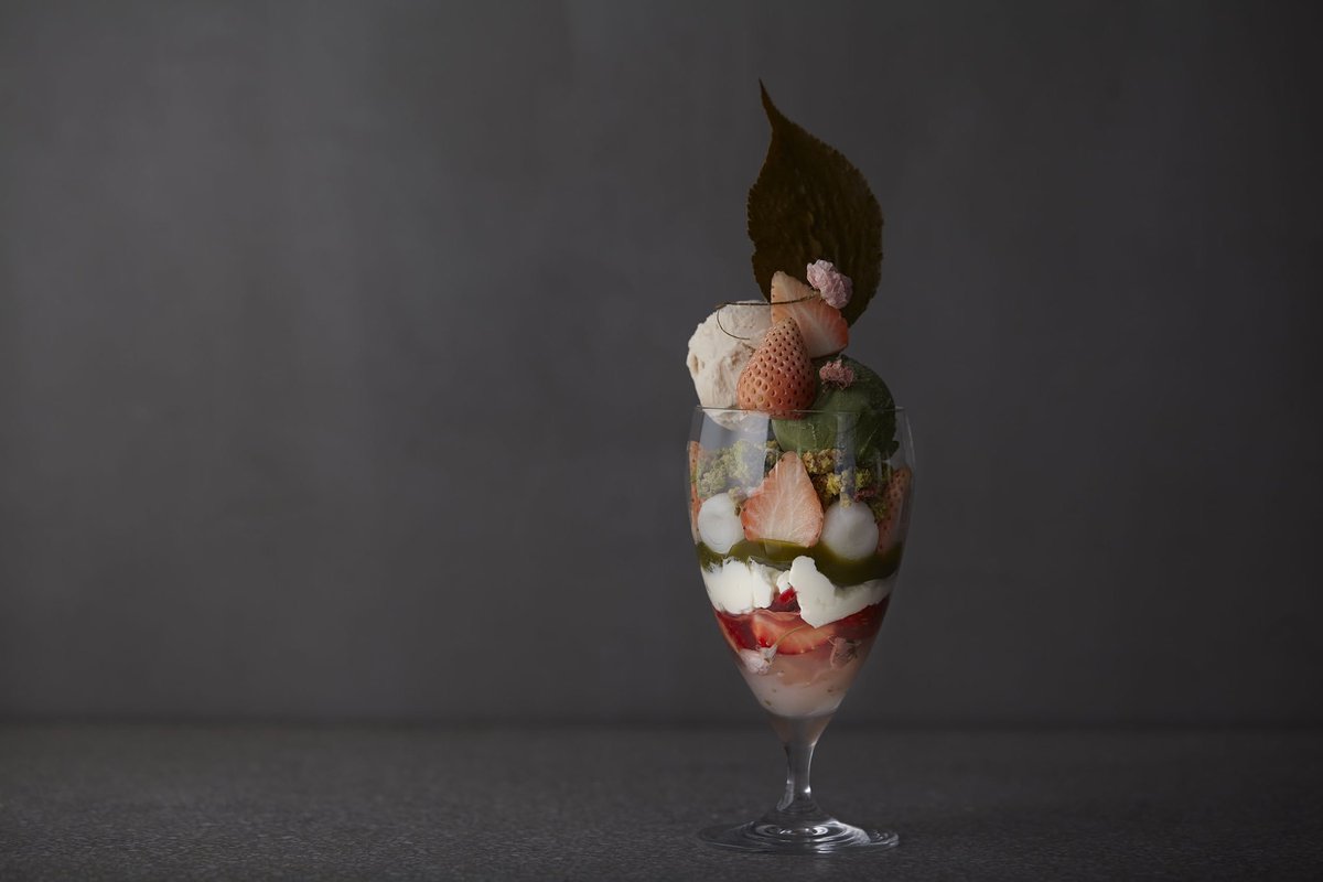 Patisserie Asako Iwayanagi على تويتر パルフェジャポネ 桜と蓬 ヨモギ 桜餡ジェラートと蓬ジェラートに桜の葉や花 白イチゴを合わせた春らしい桜のパフェ その他 蓬のクラックラン 白玉 とちおとめ 蓬の葛ジュレ 酒粕ブラマンジェ イチゴの桜マリネ