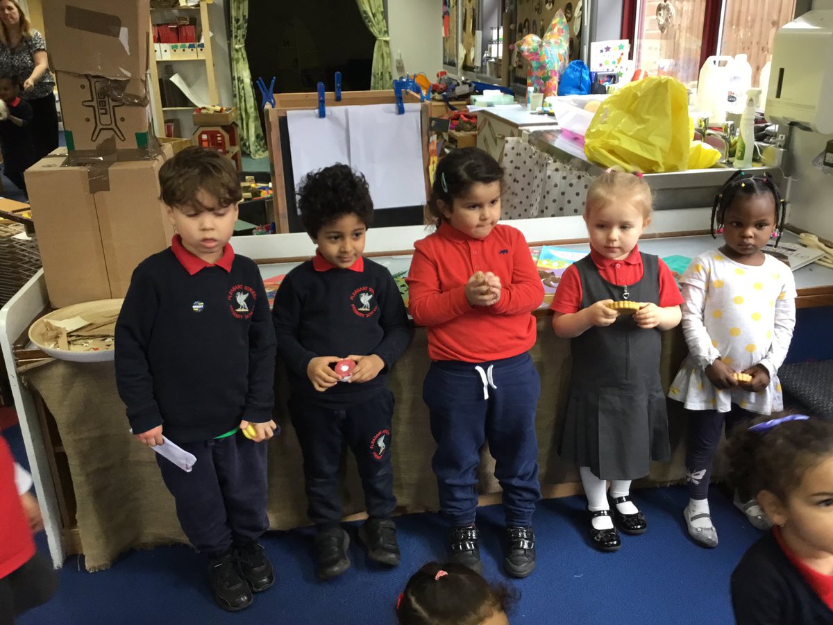 NurseryPleasant's tweet photo. The children @NurseryPleasant have enjoyed singing and acting out #5currantbuns this is helping us with our counting and our book #biscuitbear #pleasantstmathematicians @pleasantstreads @pleasantsteyfs https://t.co/RNw7HU79Br