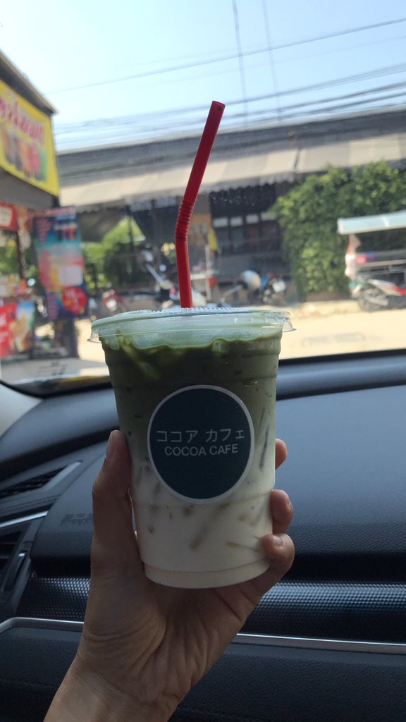 lioyllioyl's tweet photo. #cocoacafe 
🥤ร้านเล็กๆในซอย กับเมนูเครื่องดื่มแค่ 3 อย่างคือ ชาเขียว, โกโก้เย็น, Dark Cocoa  ส่วนเราสั่งชาเขียว หอม เข้มข้นอร่อยมาก😃
.
.
.
#อร่อยไปแดก #อร่อยบอกต่อ #aroii https://t.co/RH3ON0qR1J