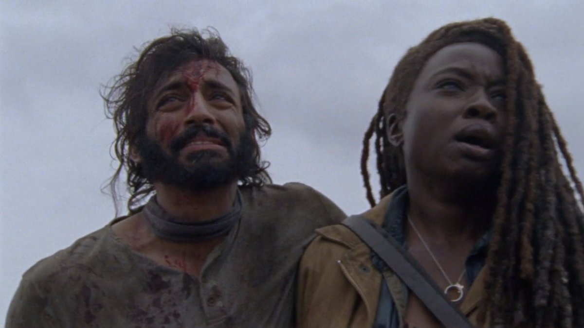 JackOCine's tweet photo. /!\ [SPOILERS #TheWalkingDead] /!\

Ces regards... La caméra, presque instable, qui se rapproche des protagonistes pour saisir leur effroi. Les leaders s'effondrent, sous les premiers flocons. Cette séquence restera dans les annales de la série, pour sûr. https://t.co/5EPxLD2UzG