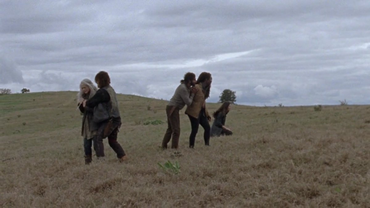 JackOCine's tweet photo. /!\ [SPOILERS #TheWalkingDead] /!\

Ces regards... La caméra, presque instable, qui se rapproche des protagonistes pour saisir leur effroi. Les leaders s'effondrent, sous les premiers flocons. Cette séquence restera dans les annales de la série, pour sûr. https://t.co/5EPxLD2UzG