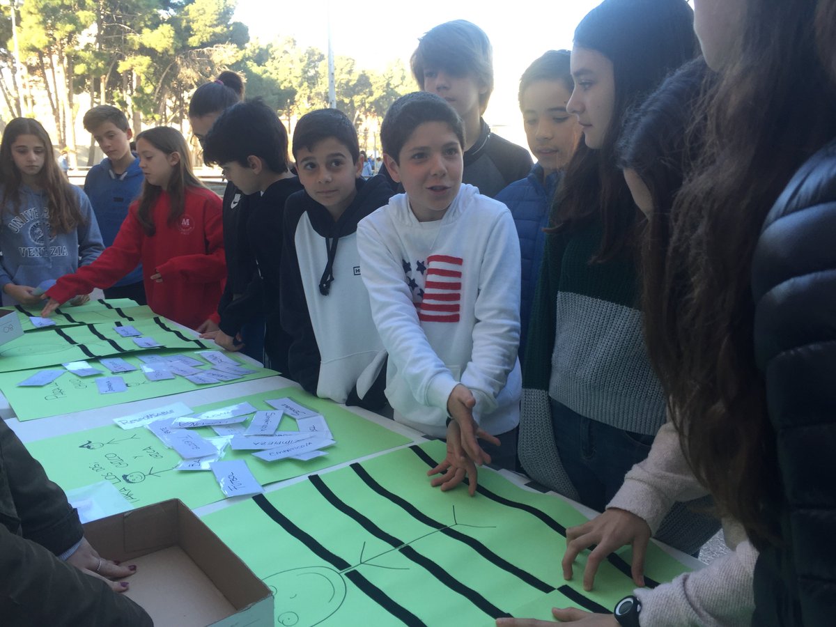 escuelassj's tweet photo. #SemanaIgnaciana #Adentrate
Alumnxs de Integración Social con @Valencia_EC muestran al alumnado de 1ESO a través del juego lo importante que es el proyecto de la #sillaroja y la Agenda 2030 para el Desarrollo Sostenible... #algoestácambiando
#EsParaTi #ItIsForYou #EsPerATu https://t.co/IaF5qEhm9Y
