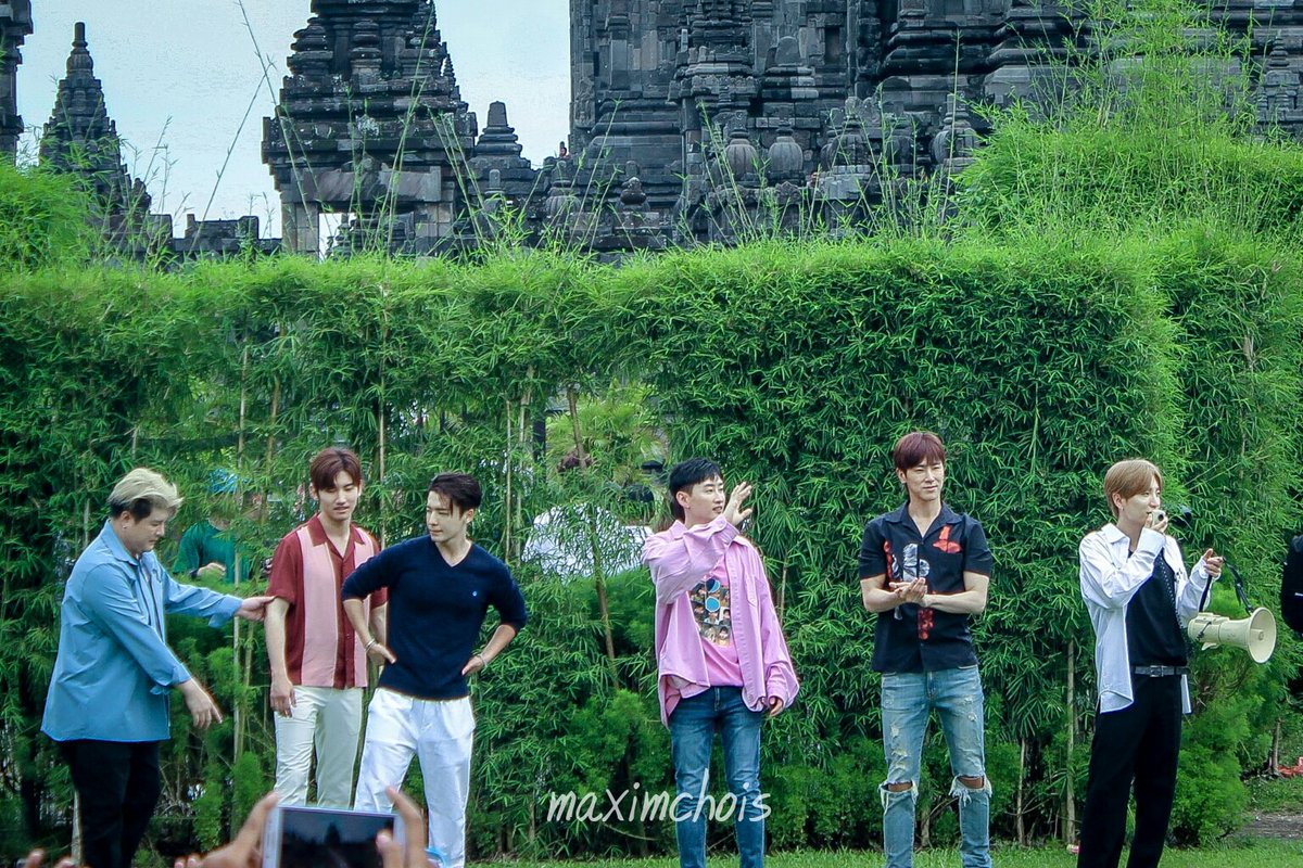 190324 TVXQ & SUPER JUNIOR
Prambanan Fanmeeting 💖💙

#SUPERJUNIOR #TVXQ #Yunho #Changmin #Donghae #Eunhyuk #Leeteuk #Shindong #CandiPrambanan #Yogyakarta