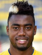 yanmae's tweet photo. #foot #football #birthday 🎂 Joyeux Anniversaire @ErichotYvan 🇫🇷 (2⃣9⃣ ans) ex défenseur de US Joué les Tours @AS_Monaco @ClermontFoot @uniaodeleiria @stvv @leytonorientfc @IBVsport https://t.co/Qyuio5R9dY