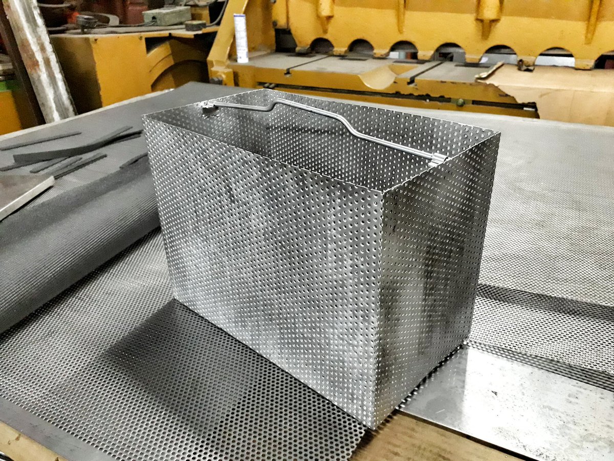 ajs3metalfab's tweet photo. Grease Trap. #AJS3MetalFab #MadeByUs #IronWorks #Plumbing #Kitchen #Venting #Concrete #Restaurant #StainlessSteel #GreaseTrap #CustomRolling #CustomBending #MetalPressForging #GISheetMetal #BISheetMetal πππ¨π¦π https://t.co/7bCtRxE1Js
