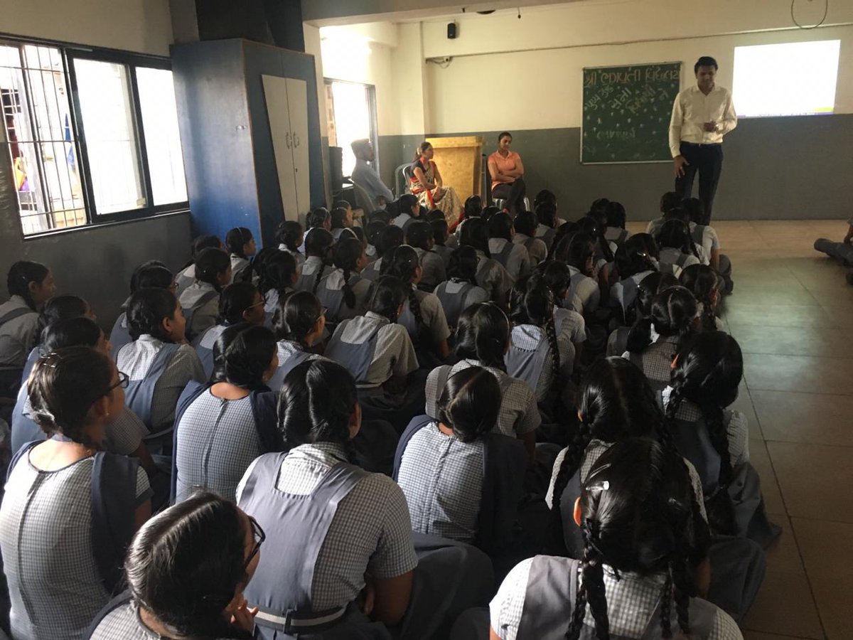vijayradadiya88's tweet photo. #CSAPrevention
#CSA
#safehomesafestreet
ભગવતી વિદ્યાલય, શ્યામધામ ચોક,
નાના વરાછા
તા: 25-03-19
કલાક:-8 થી 9
ધોરણ:-7,8
વિધાર્થી સંખ્યા:-250
શિક્ષક:-14
પ્રિન્સિપાલ:હરેશભાઈ સુતરીયા
વક્તા :- પ્રો. વિજય રાદડિયા
આયોજક: ASI રાધિકા પોલરા,
સરથાણા પોલીસ સ્ટેશન
@CP_SuratCity https://t.co/J3dWNPxEZL