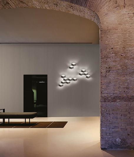 LDI_hi's tweet image. Vibia FOLD allows you to customize your configuration. Choices on a Monday? Life is good! #vibiaMILES #vibialight #design #customlighting #wall #wallart #sconce #led #lighting #MondayMotivation #3dlighting