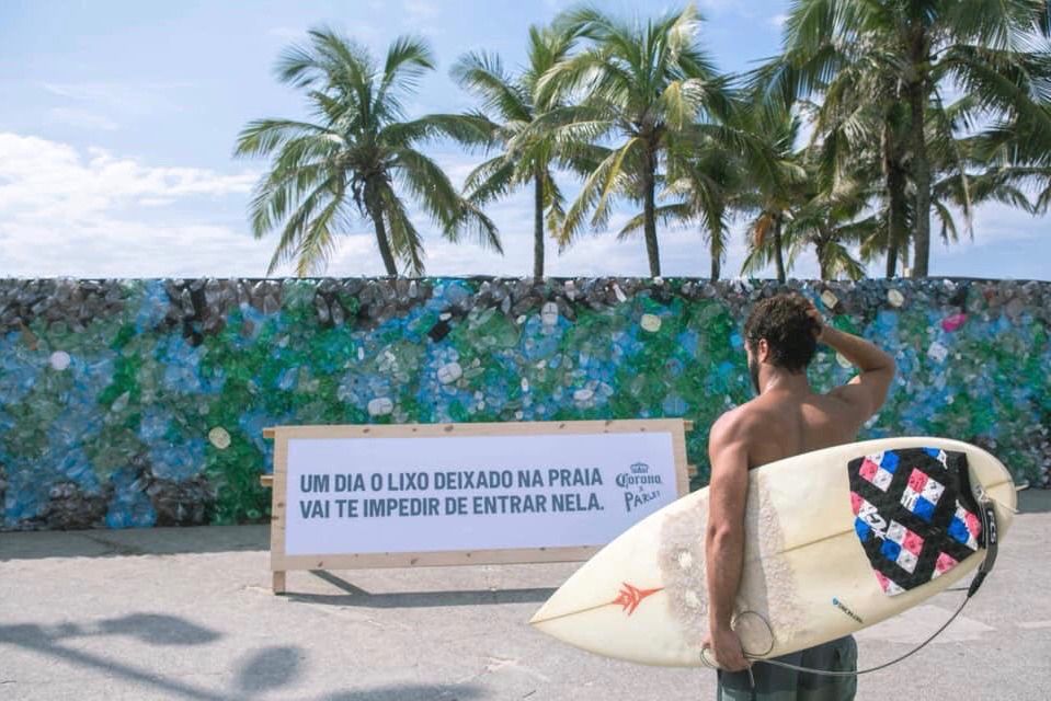 Beer brand Corona blocks entrance to Ipanema beach with a wall of trash to raise awareness of plastic pollution issue
buff.ly/2FqNYdW