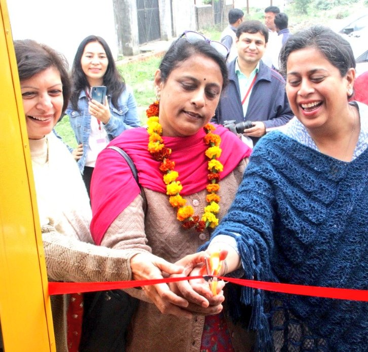 AasraaTrust's tweet photo. A new #MobileLearningCentre (MLC) was inaugurated today by Sudha Parthasarathy, India Country Manager, Action for the Support of Deprived Children (ASED).This will enable us to extend educational support to an additional 350
#streetchildren @junkpr #gratitude #ForEveryChild https://t.co/DjjeiHPz8I