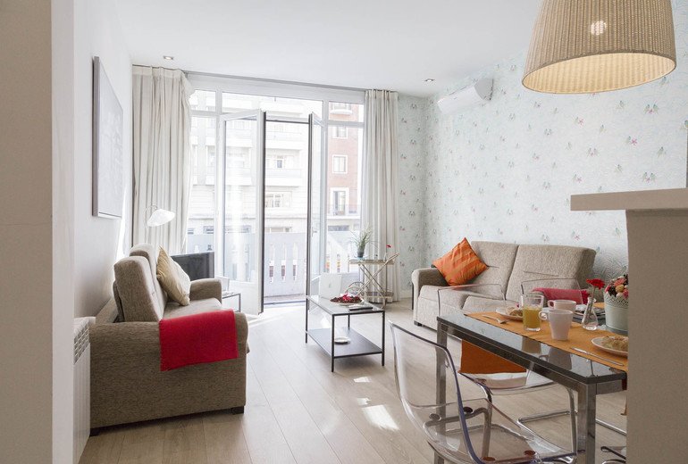 LaComunity's tweet image. Madrid looks good from all the perspectives. Check out how many quality apartments we have in this so called capital of joy and contentment 😄🇪🇸 #madrid #spain #instadecor #instahome #livingroom #livingroomdecor #igersspain #instamadrid #madridgram #picoftheday #lacomunity