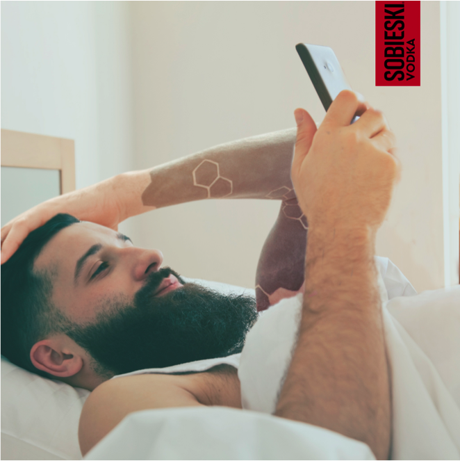 SobieskiES's tweet photo. Cuando te levantas un domingo con un WhatsApp de un desconocido diciéndote:
¡Madre mía la que liaste anoche!

Muy nuestro…

#Sobieski #Vodka #SerMuySobieski #QuienEres #Compartelarealidad #KeepItReal #MuySobieski #Recuerdos #Despertares #NoLoRecuerdo #OMG https://t.co/iljgiLYXAf