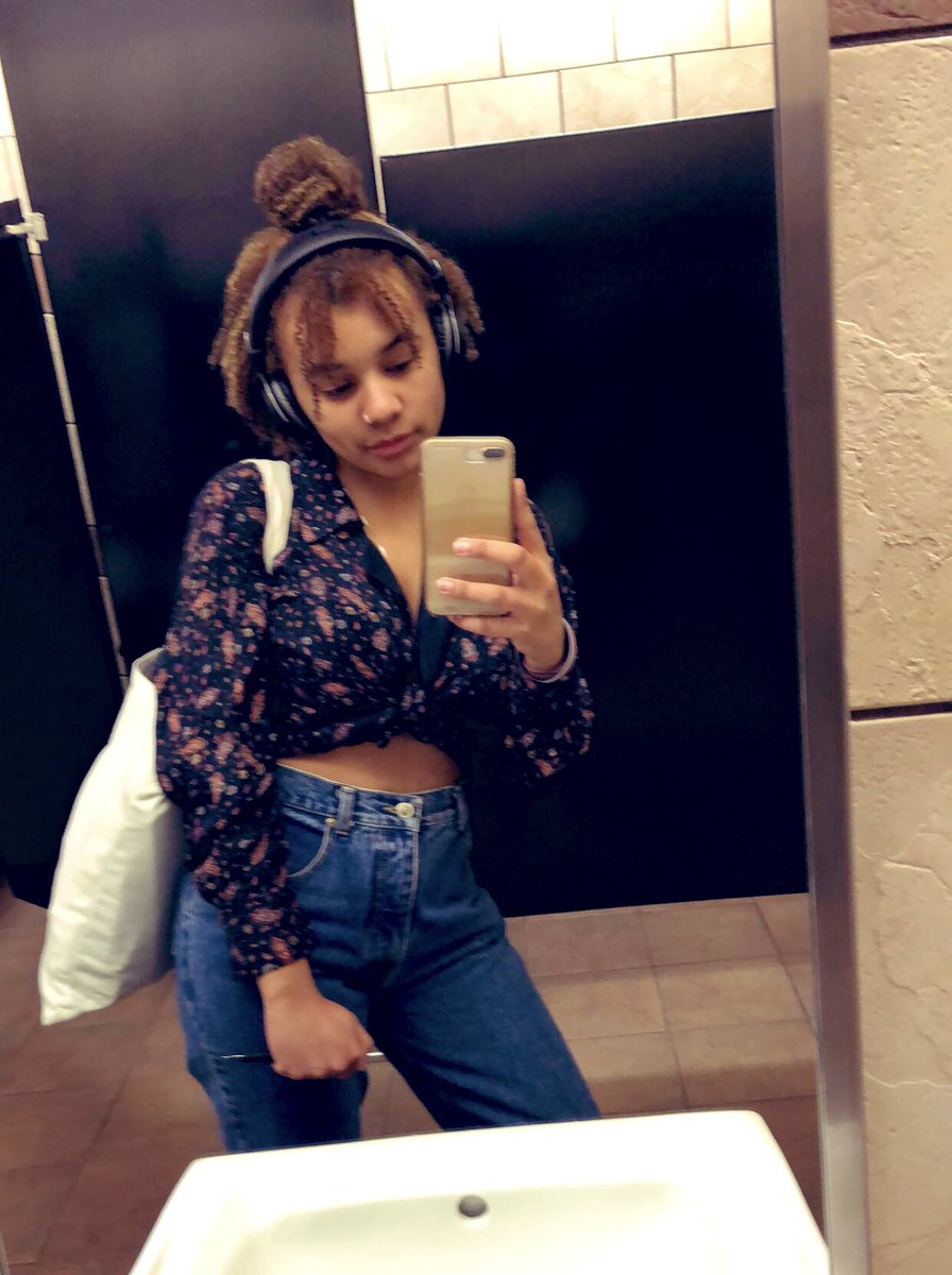 closetedmani's tweet photo. What up y’all PSA: I’m back on my bs ;)) 💕😈 #springbs https://t.co/aYYN239B6R