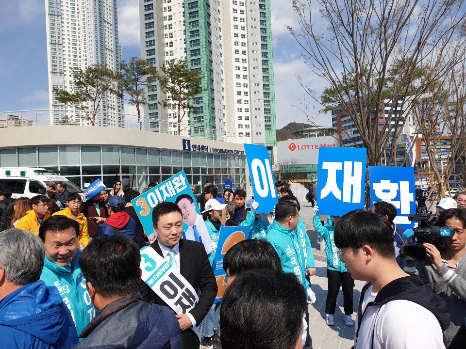 wowhq600's tweet photo. #창원보궐_이재환 후보를
응원합니다 든든한 젊은 일꾼
#바른미래당 기호3번 이재환 https://t.co/oQACEIbaG5