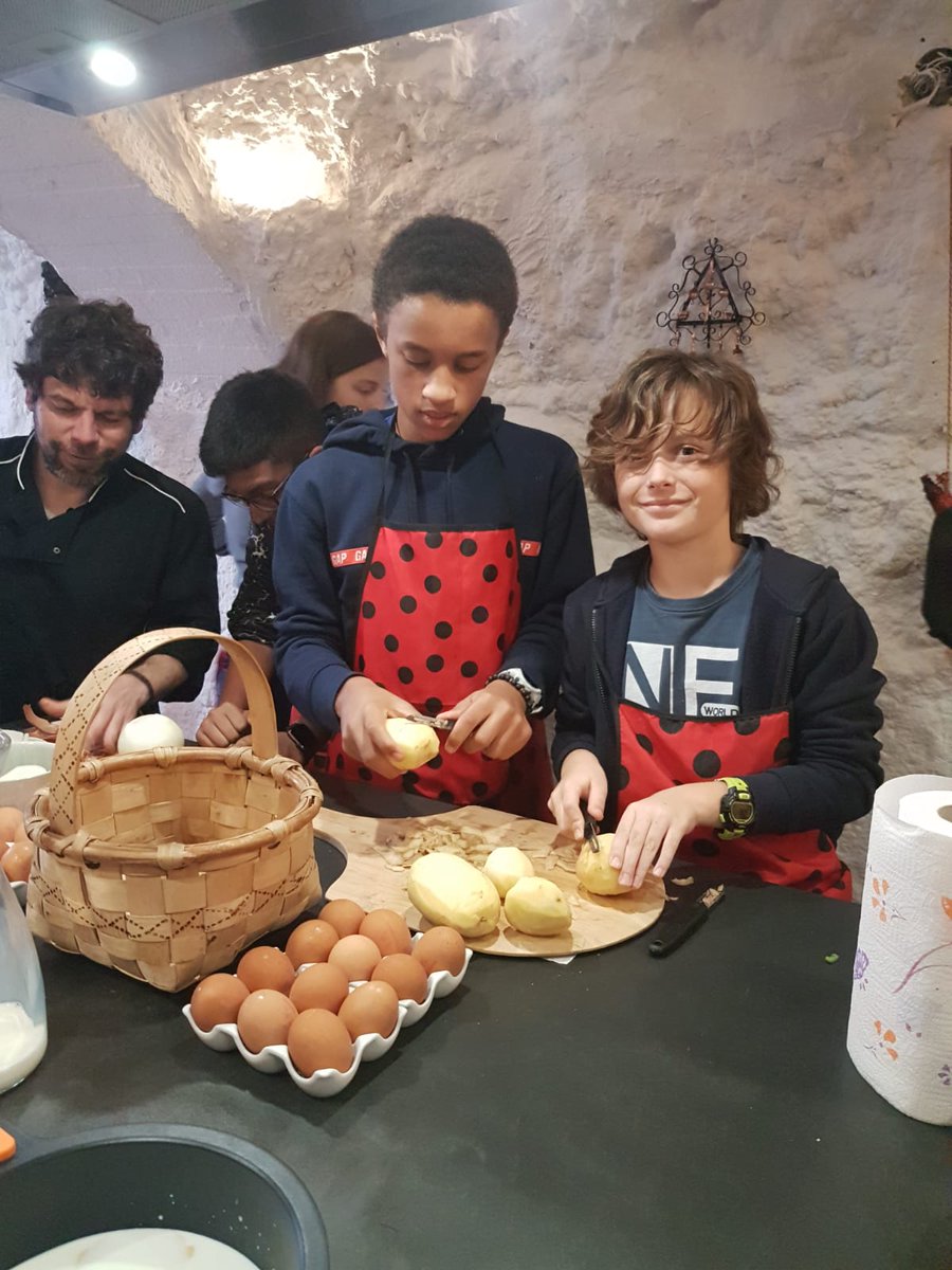 DCLanguages's tweet photo. Paella, tortilla y crema catalana https://t.co/MeUMtU8MR3