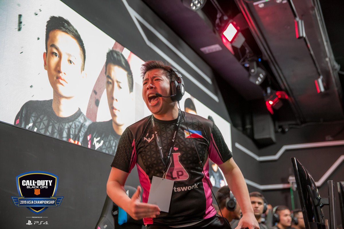 LovePotionSEA's tweet photo. The personas of the event. The Hero and the Villain. What an event.  

#CODAsiaChampionship2019 https://t.co/KEIN9De1dk