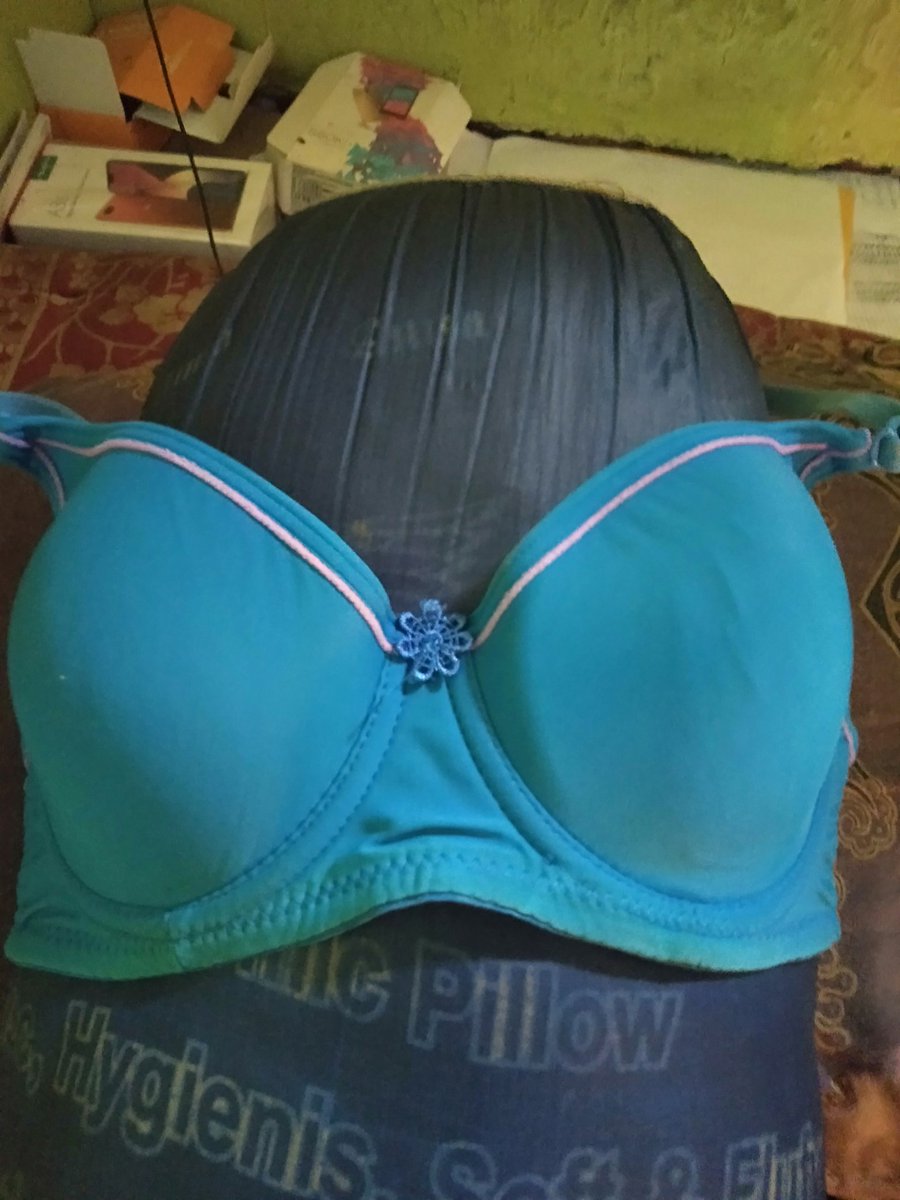 Dikala hujan senantiasa sering kali mengantarku kepadamu, langsung eksekusi tuk berfantasi.