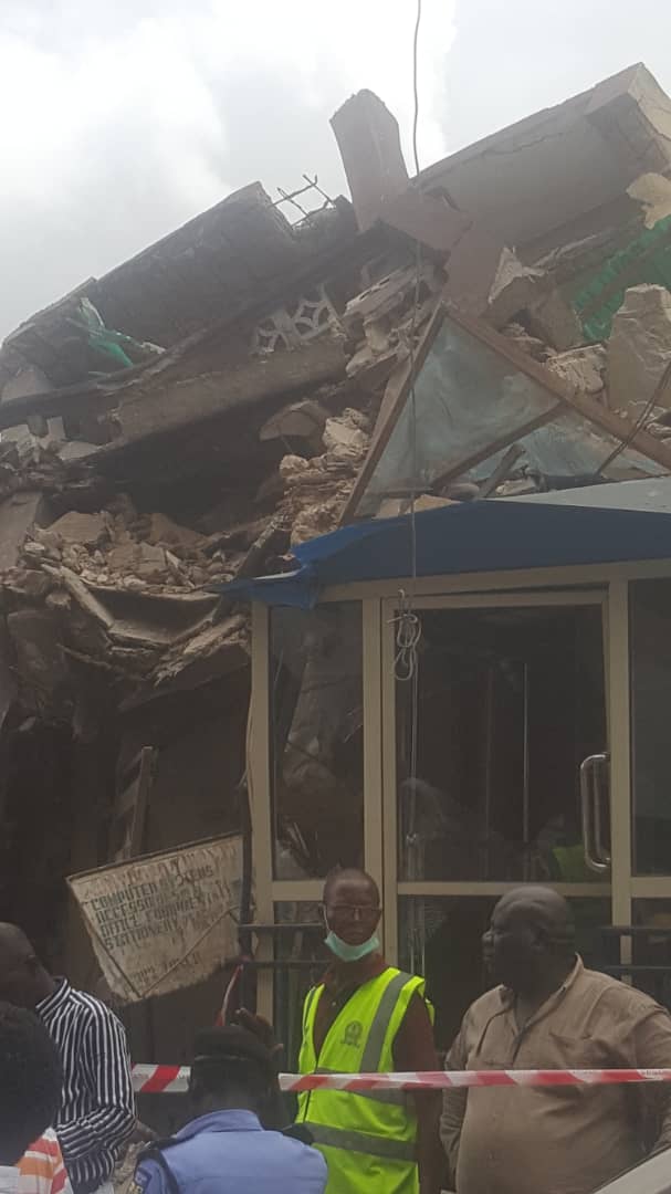 mmakesense's tweet photo. PHOTOS: Another Building Collapses On Lagos Island https://t.co/ErnKwUvGym