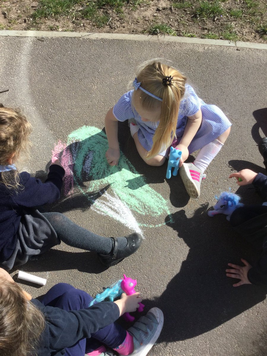 AHPSoldaccount's tweet photo. We've all been very engaged with learning outside this morning, making the most of the sunshine ☀️#outdoorleraning #engagedandinvolved https://t.co/5Kj8aGeRJ7