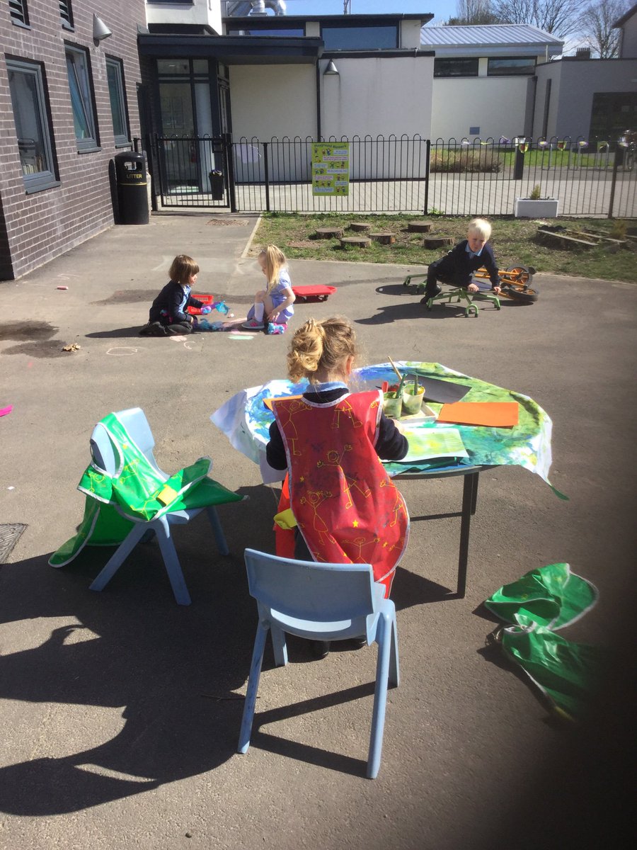 AHPSoldaccount's tweet photo. We've all been very engaged with learning outside this morning, making the most of the sunshine ☀️#outdoorleraning #engagedandinvolved https://t.co/5Kj8aGeRJ7