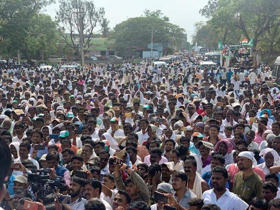 IChitradurga's tweet photo. ಚಿತ್ರದುರ್ಗ ಲೋಕಸಭಾ ಕ್ಷೇತ್ರದ ಅಭ್ಯರ್ಥಿ ಚಂದ್ರಪ್ಪ ಅವರು ನಾಮಪತ್ರ ಸಲ್ಲಿಸುವ ವೇಳೆ ಆಯೋಜಿಸಿದ್ದ ಕಾ��ಗ್ರೆಸ್ ಪಕ್ಷದ ಕಾರ್ಯಕರ್ತರ ಸಮಾವೇಶದಲ್ಲಿ ಕೆಪಿಸಿಸಿ ಅಧ್ಯಕ್ಷರಾದ ದಿನೇಶ್ ಗುಂಡುರಾವ್ ಮಾಜಿ ಮುಖ್ಯಮಂತ್ರಿ ಸಿದ್ದರಾಮಯ್ಯ ಭಾಗವಹಿಸಿದ್ದರು.
#ಕರ್ನಾಟಕದ_ಪ್ರಗತಿಗಾಗಿ_ಮೈತ್ರಿ https://t.co/KqFClJVD1a