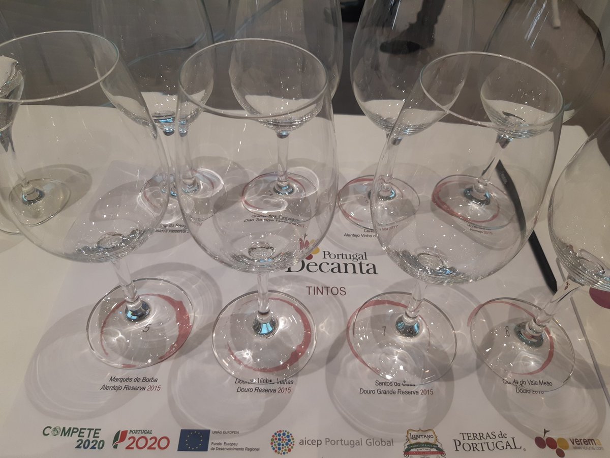 Verema's tweet photo. ¡Fantástica la cata de vinos blancos de #PortugalDecanta #Verema https://t.co/Xe0inzmqro