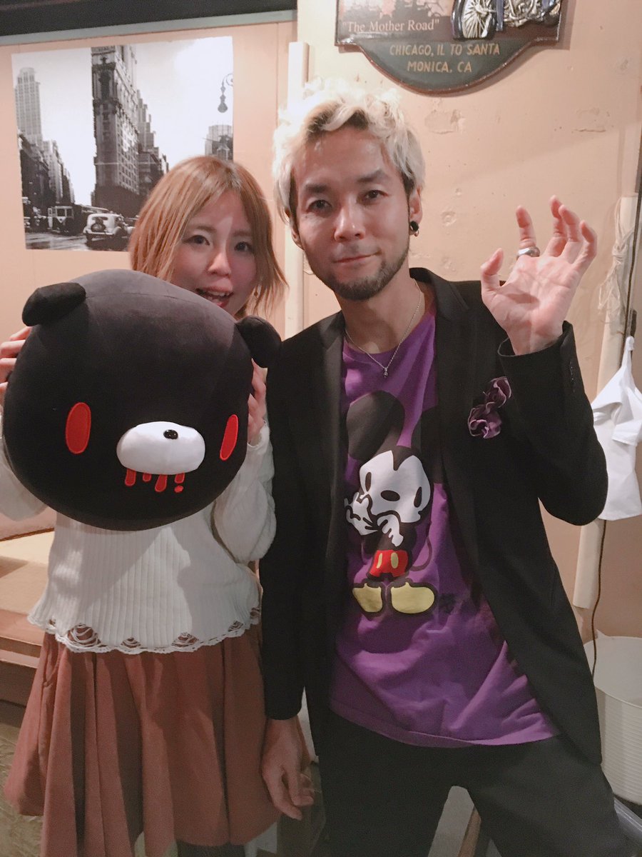 karintou15's tweet photo. 0323 #HTZ19 森チャック先生BD!焼酎が飲めるようになったそうwおめでとうございます🎂
EXCEPTIONALバッジ貰った✨パンツはゴールド!キンミヤ持ち歩けばいざという時助かる!バレンタインは消しゴムいっぱい。ゆるい身内ネタもマリトさんとのトークもほんと好きw幸せな時間をありがとうございました! https://t.co/MXPgQrVPE8