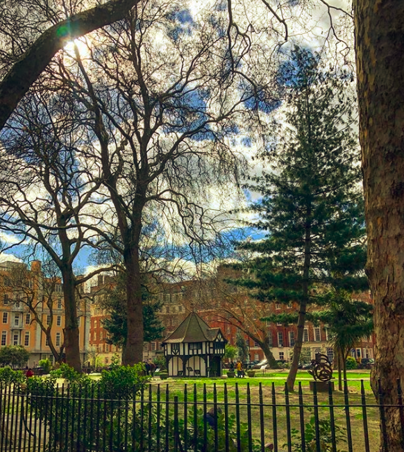 eOffice's tweet photo. #HappyMonday
Located on the iconic #OxfordStreet 📍 in the very heart of London, our #coworking centre is at the junction of #Soho and #Fitzrovia, benefiting from a buzzing neighbourhood  and great transport links and 🚇
📸: #SohoSquare https://t.co/aBHqxyQ1wM