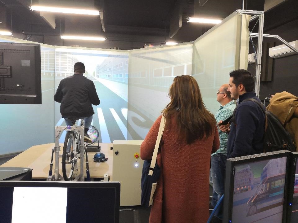 AgenceDescartes's tweet photo. #DTour vendredi 22/03 : des entrepreneurs sud américains et africains de @ParisetCo ont découvert des équipements de #CiteDescartes : #mei, @FablabDescartes, @InfoDescartes, chambres anéchoïques du laboratoire #ESYCOM @upemlv, #SenseCity, laboratoires #CPDM et #LEPSIS @Ifsttar https://t.co/v8P0RlScb4