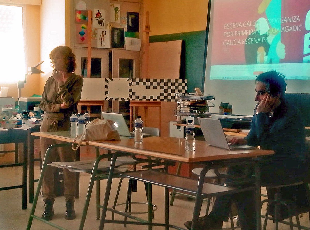 sgaeactualidad's tweet photo. Esta mañana termina en Galicia la temporada del programa divulgativo #FormandoCreadores que desarrolla la @fundacionsgae. Activado en 2018 por el Consejo Territorial de la SGAE en Galicia, ha llegado a varios cientos de estudiantes en esta Comunidad.
https://t.co/I1ZdQjuj4T https://t.co/I9T4SdVk0x