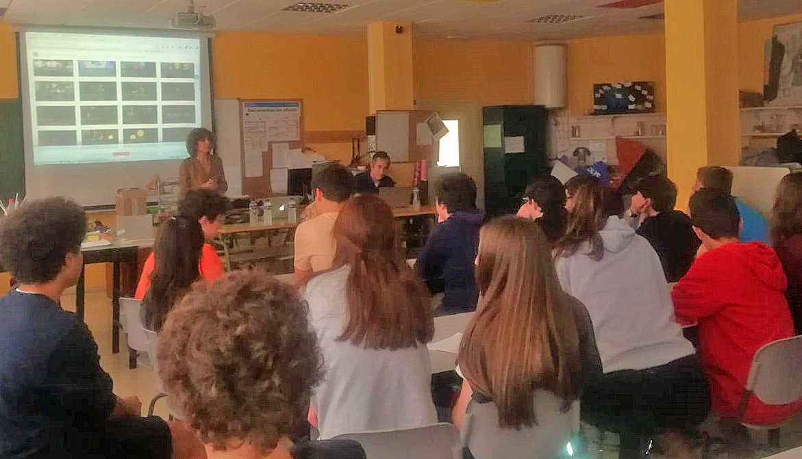 sgaeactualidad's tweet photo. Esta mañana termina en Galicia la temporada del programa divulgativo #FormandoCreadores que desarrolla la @fundacionsgae. Activado en 2018 por el Consejo Territorial de la SGAE en Galicia, ha llegado a varios cientos de estudiantes en esta Comunidad.
https://t.co/I1ZdQjuj4T https://t.co/I9T4SdVk0x