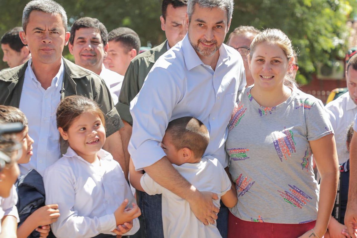 Cuando decimos que queremos transformar la educación nos comprometemos con cada uno de nuestros niños, como los que hoy nos reciben con tanto cariño en Ayolas! #EscuelaPíoBarrios
#ParaguayDeLaGente