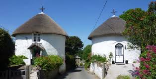 Five curious roundhouses were built in 1782 by the vicar of Veryan for his daughters. 
Their roundness leaves no corners for the devil to hide in!

Surmounted by crosses, they're carefully positioned to guard the entrances to the village against encroaching evil.

#folklore