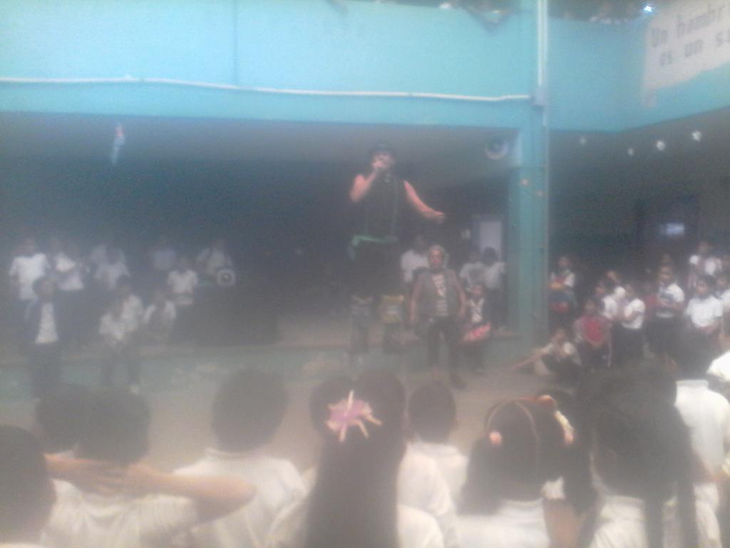 mauvdran's tweet photo. 2da Bienal de Teatro a cielo abierto, presente en el espacio educativo para recrear con su talento a las niñas y niños de la U.E.B. Dr. Severiano Hernández. @MPPEDUCACION @Fundabit @fbitanzoategui @vane_prieto @SalaAnzoategui https://t.co/X6LAHDH0mp