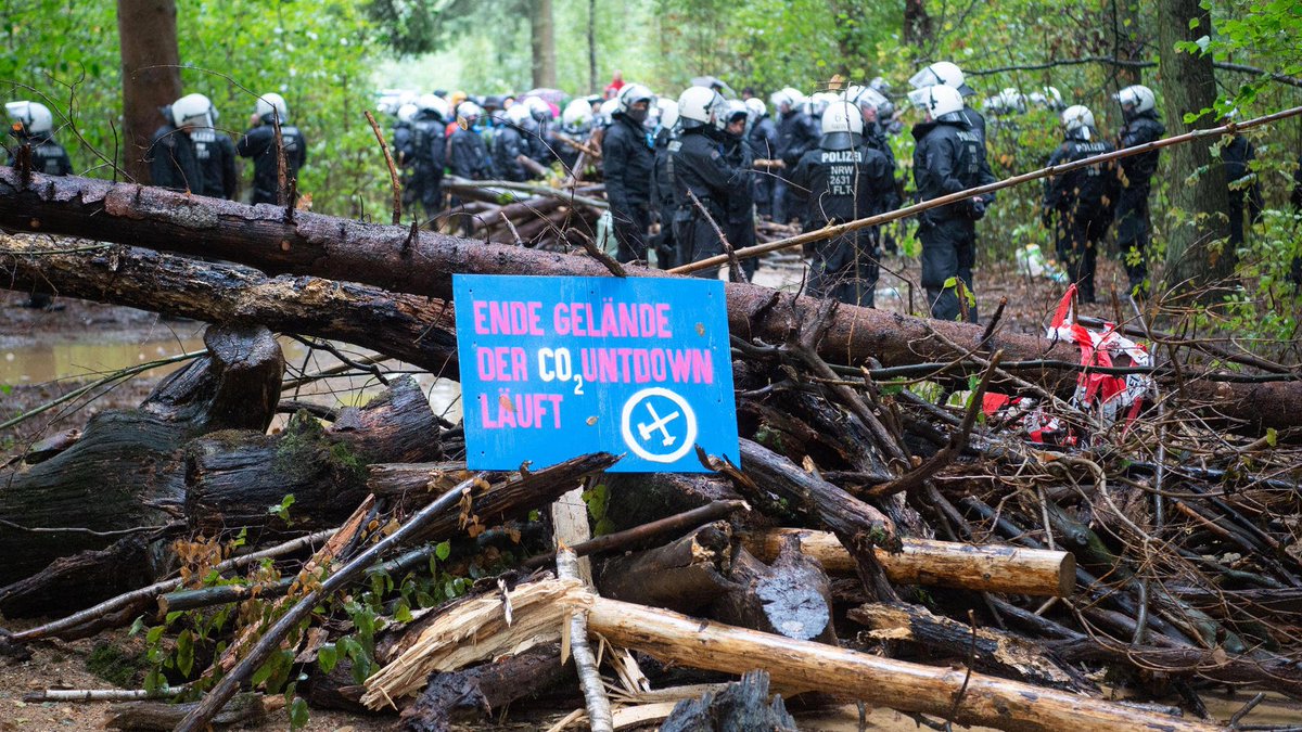 FreeTheSoil's tweet photo. Solidarity with the activists in the #HambacherForst, struggling against #coal and capitalism, and protecting autonomous zones from #police!
#ClimateJustice #EndeGelände #ACAD @HambiBleibt @Ende__Gelaende https://t.co/YQ45LQ5KXE