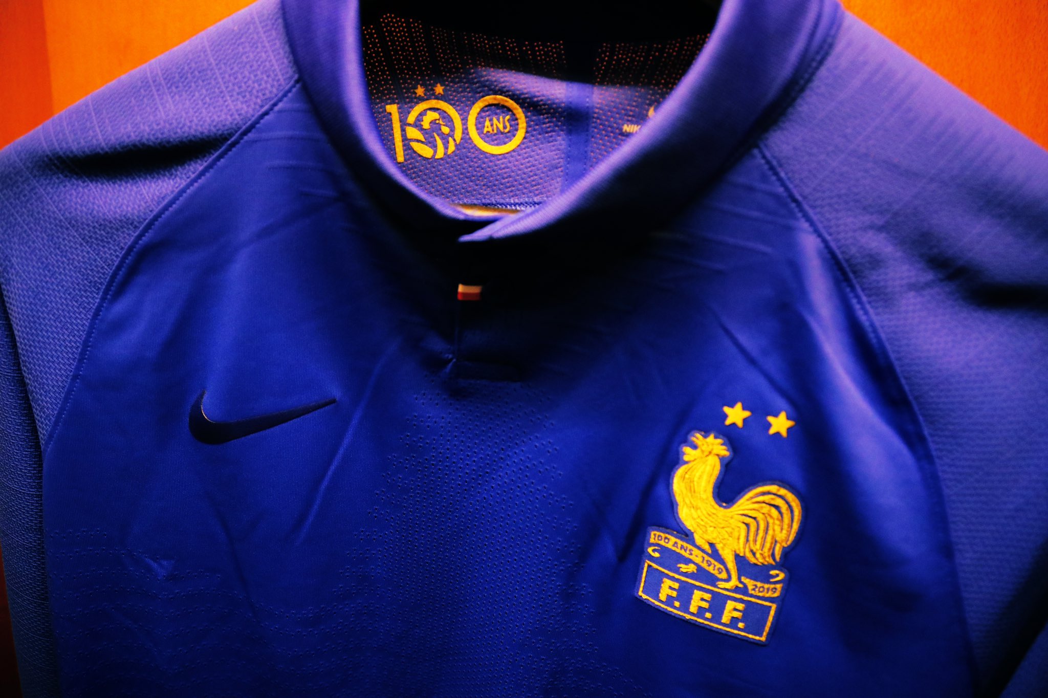 Equipe De France Le Maillot Du Centenaire De La Fff Que Les Bleus Porteront Contre L Islande Fiersdetrebleus Equipe De France Le Maillot Du Centenaire De La Fff Que Les Bleus Porteront Contre L Islande Fiersdetrebleus