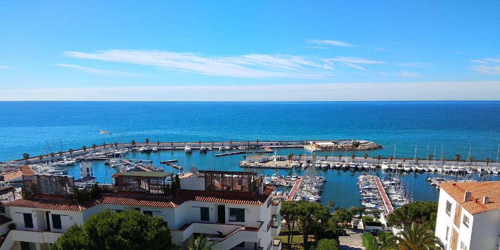MeliaSitges's tweet image. When we're taking in the incredible views at the harbor, everything is right with the world... ow.ly/DtZV30o8SkH #MeliaSitges #SoulMatters #GoodViews