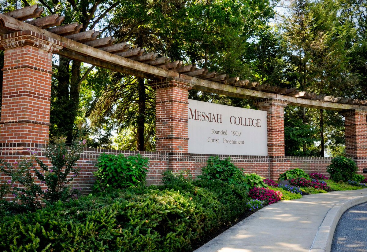 C_Reames2's tweet photo. I’m very excited to announce my commitment to Messiah College to continue my basketball and academic career. Thank you to all of the coaches that have recruited me as well as everyone who has helped me get to this point! https://t.co/XgHmcRN5UK