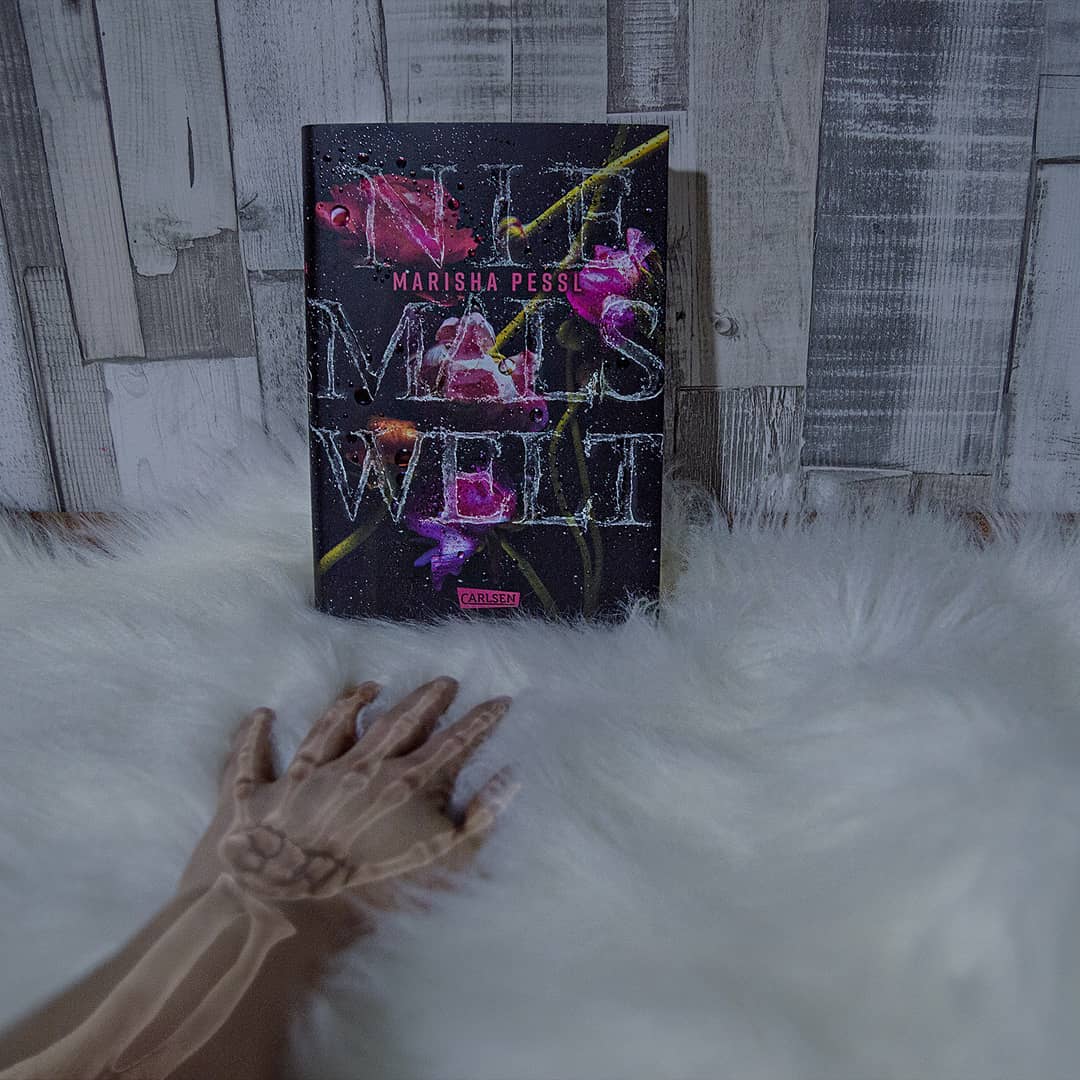 marishapessl's tweet photo. I can feel it in my bones that you enjoyed #NeverworldWake, @MandysBuchBlog ๐ฆด Thanks for reading โจ https://t.co/tpm11MHD1I