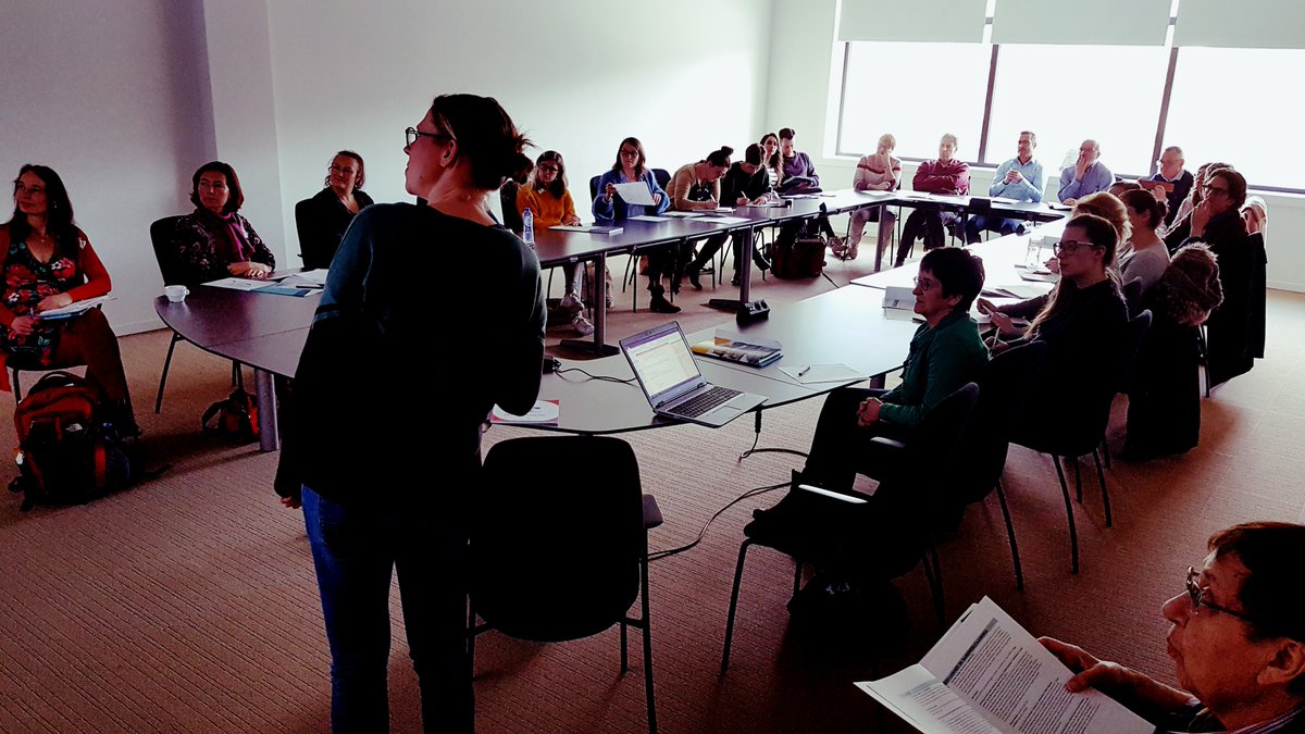 #zorgzamebuurten in praktijk. Inspiratieworkshop zelf- en samenredzaamheid. <a href="/leenheylen/">Leen Heylen</a> vanuit grote belang van sociaal netwerk geeft zij 5 bouwstenen mee voor burenhulp. En legt nadruk op verbindend werken in de buurt!