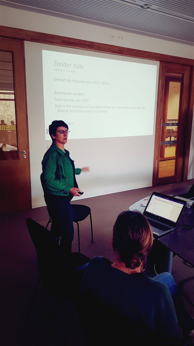 #zorgzamebuurten in praktijk. Inspiratieworkshop zelf- en samenredzaamheid. Lieve Bruwier @ocmwhooglede deelt vol smaak de geheimen van #zonderzulle; inclusief ontmoeten in en samen vormgeven van de lokale pastorietuin