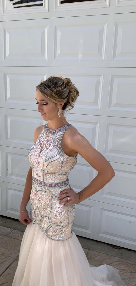 tinaharperhair's tweet image. Prom is a special day, making memories, and having fun.  I had the privilege of getting this beauty ready for hers.  Thank you Chloe for trusting me! #promhair #tinaharper #amikaproducts #eventhair #updos