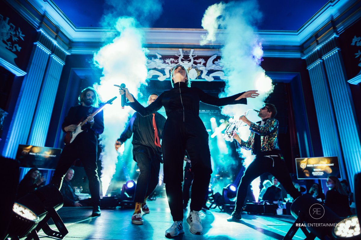 RealEntertain1's tweet photo. God mandag 🌞♬ 
.
.
Bildet er fra showcase 2019
.
.
#music #realentertainment #event #showcase #musicians #saxophone #entertainmentoslo #eventmusicians #eventsoslo #osloevents https://t.co/oYC0DnWoyZ