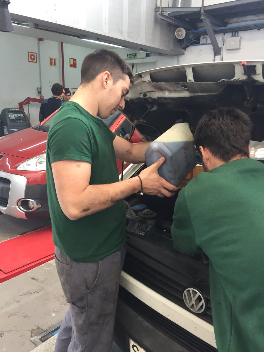 Ioritz1au3meka's tweet photo. Gominolas para la T4 #filtroaceite #aceite10w40 @Mannfilter1 @VW_es https://t.co/lEsIAjDiNu