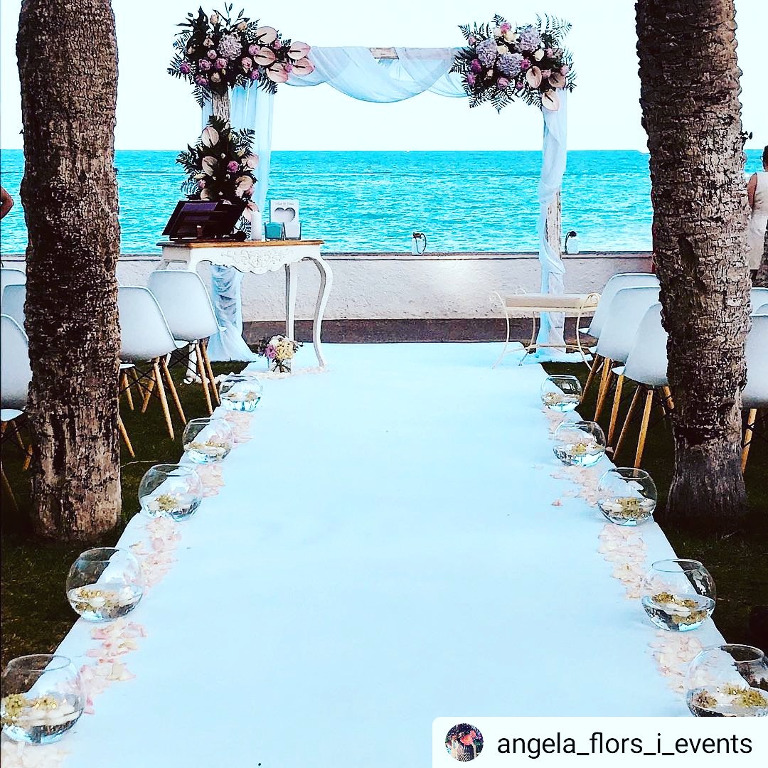 Tu boda frente al mar en #Altea 😍

#Repost @angela_flors_i_events
•  •  •  •  •
Y que tal casarte frente al mar???
#wedding #weddingplanner #weddingblog #bodasconencanto #bodasfrenealmar #ceremoniacivil #floresyvelas #altea #seaview #mediterraneo #bodas #bodas2019