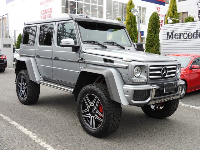 個性的な車を偏見で紹介するbot On Twitter メルセデスベンツ G550 4 4 Gクラスの限定車 フォーバイフォースクエアード 4 0l V8ツインターボ 2 1mにワイド化 圧巻の最低地上高460mm タイヤも325 55r22と特大 ハブリダクションや電子制御ツインショックで全く