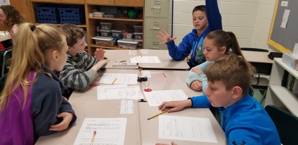 ObergClass's tweet photo. Building circuits in science. #onehope @NHE_HCS https://t.co/2ZQwZDmSfe