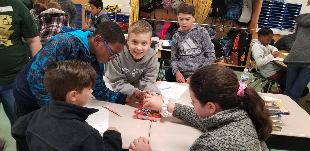 ObergClass's tweet photo. Building circuits in science. #onehope @NHE_HCS https://t.co/2ZQwZDmSfe