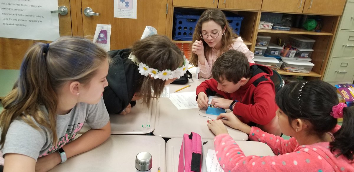 ObergClass's tweet photo. Building circuits in science. #onehope @NHE_HCS https://t.co/2ZQwZDmSfe