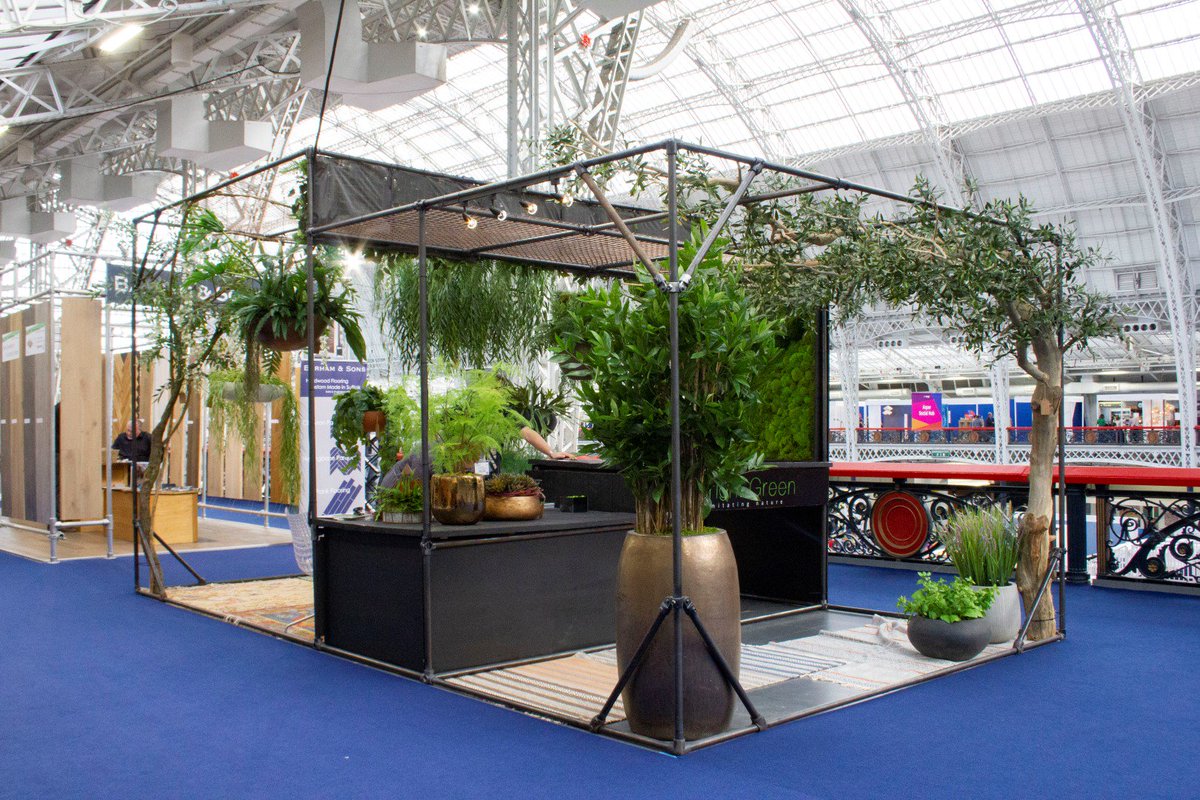Rap_Interiors's tweet photo. #MondayMotivationSpring - Sunshine has an amazingly positive effect on your mood. Enhance the spirits in your #office with adding fresh spring colours. #Biophilia in the workplace has a calming psychological impact and boosts staff morale: https://t.co/2jNIfrZ6EQ
#fitoutcompany https://t.co/5Iyv0qw2sy